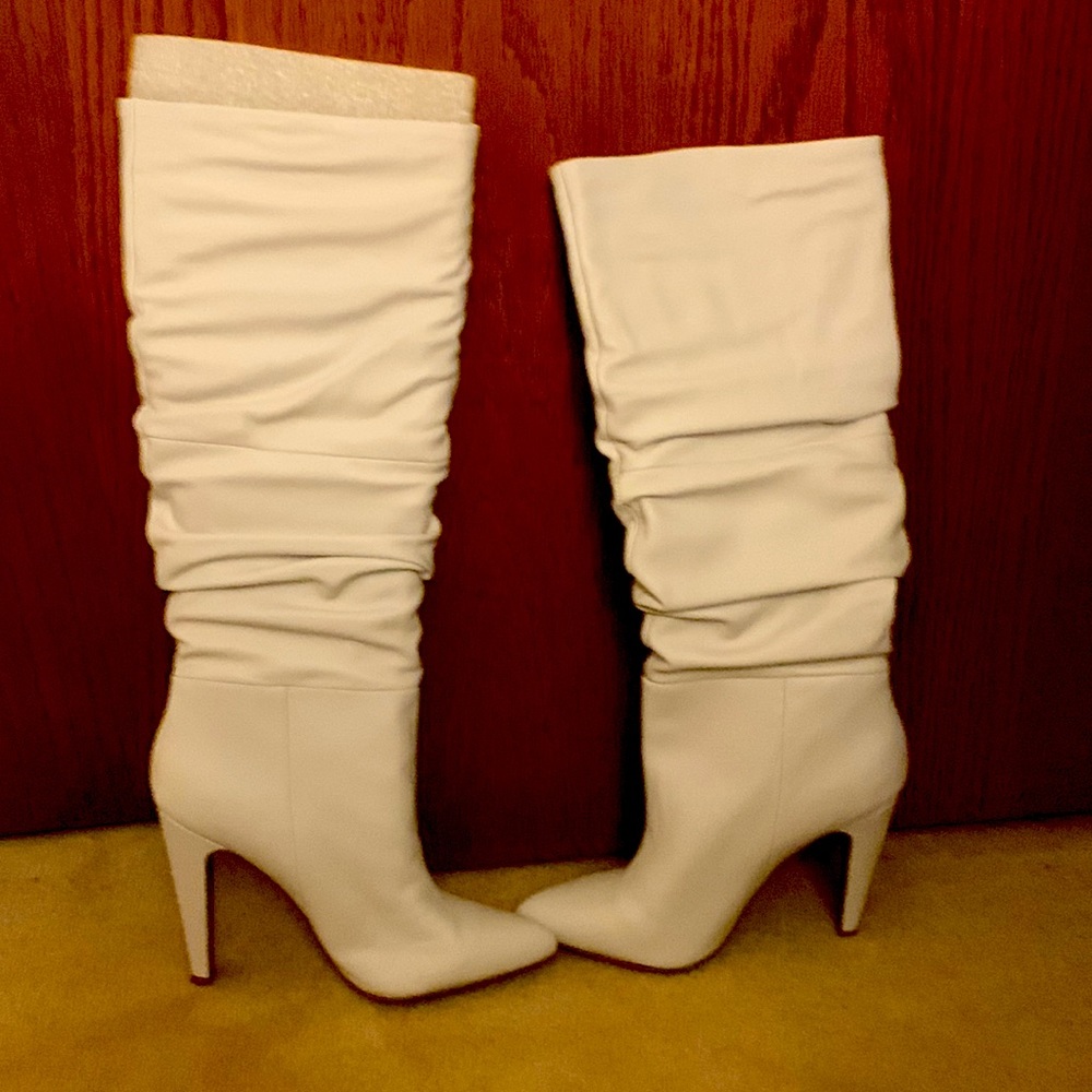 Steve Madden white woman’s carry slouchy boots
